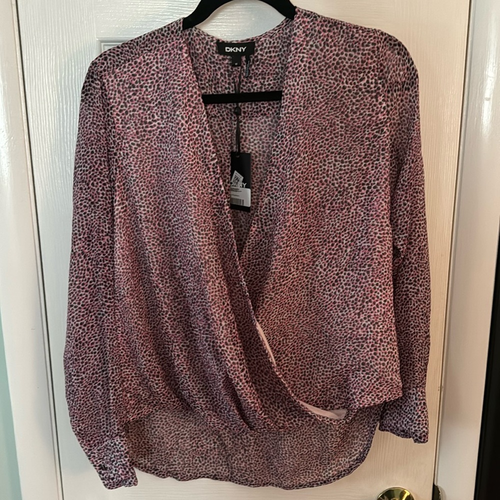 DKNY top size XS.